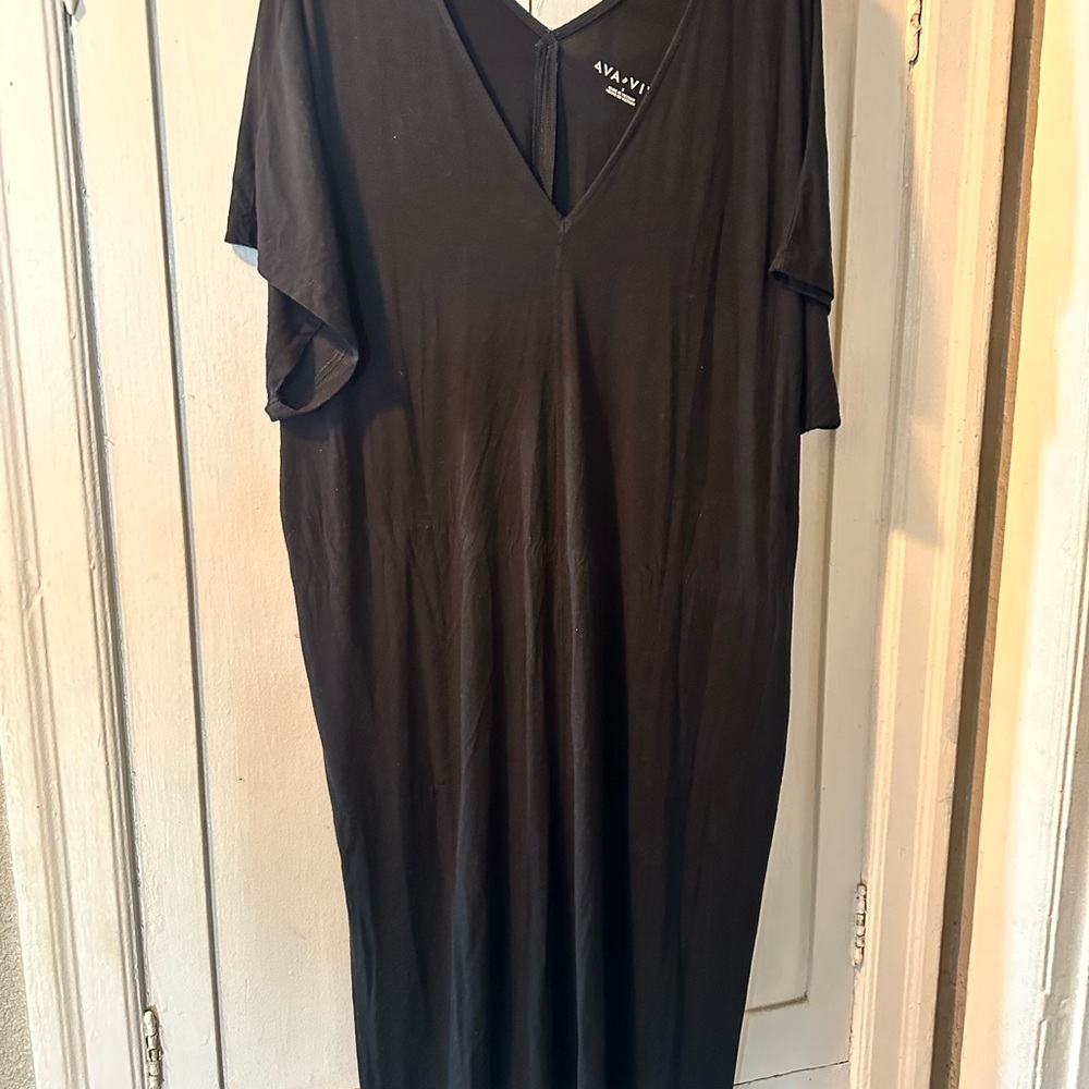 Ava & Viv Black V-Neck Top